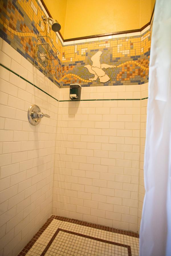 Mcmenamins White Eagle Rock & Roll Hotel Portland Dış mekan fotoğraf